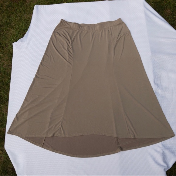 ❌SOLD❌Peekaboo Sleeve Top & Regular Maxi Skirt SET - Picture 6 of 12